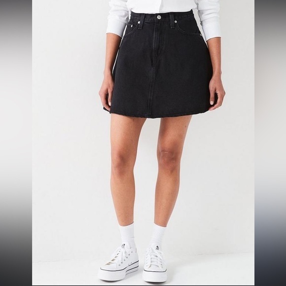Levi’s Mini Flounce Skirt Black Size 27 - Picture 1 of 10